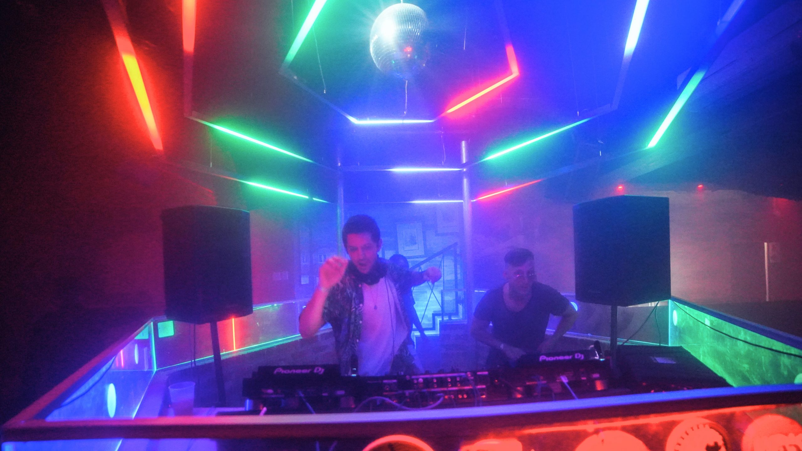 Jeronimoh DJing and performing at Hexagon