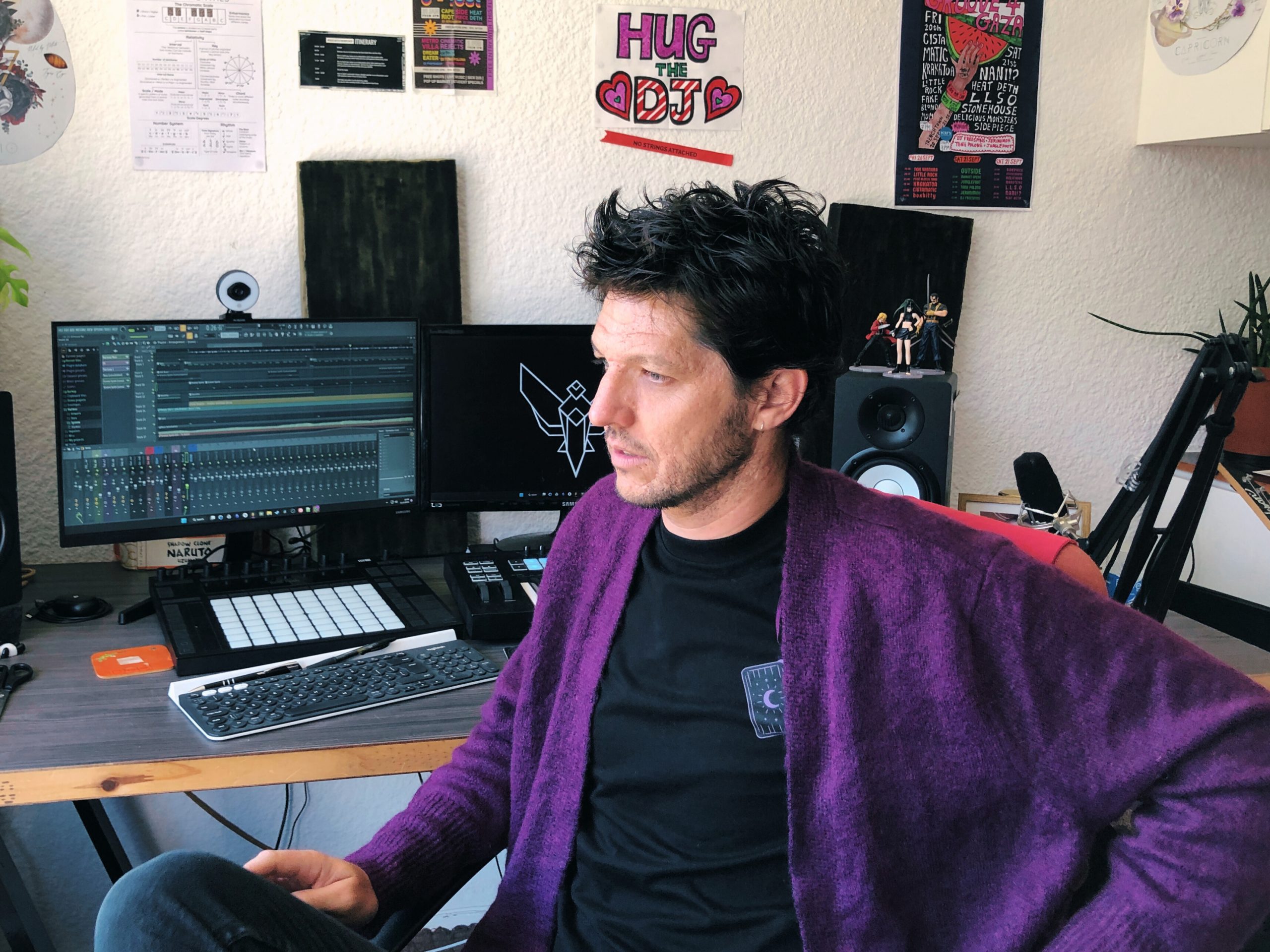 Jeronimoh sitting in his home studio